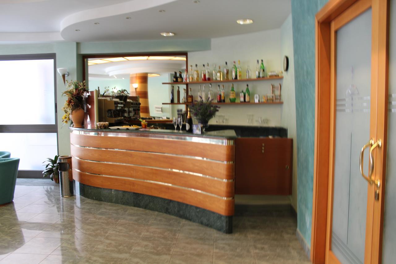 Hotel American Белариа-Игеа Марина Екстериор снимка