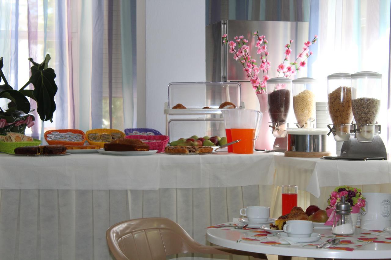 Hotel American Белариа-Игеа Марина Екстериор снимка