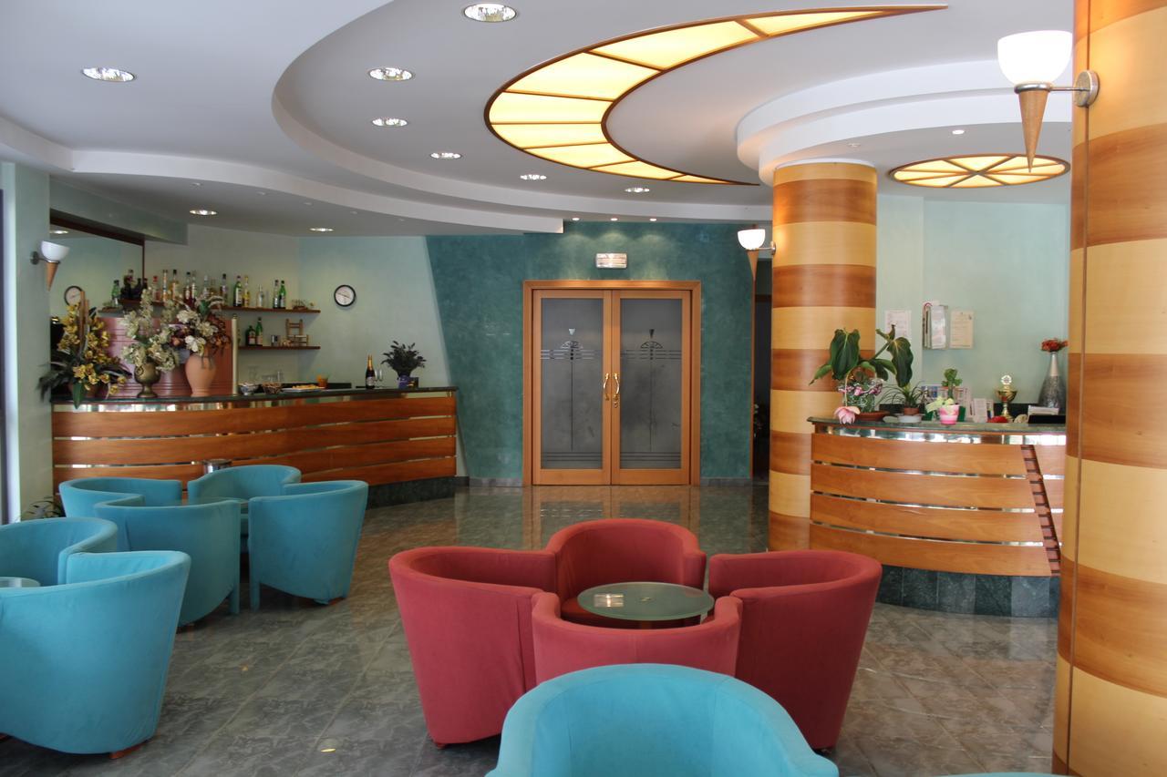 Hotel American Белариа-Игеа Марина Екстериор снимка