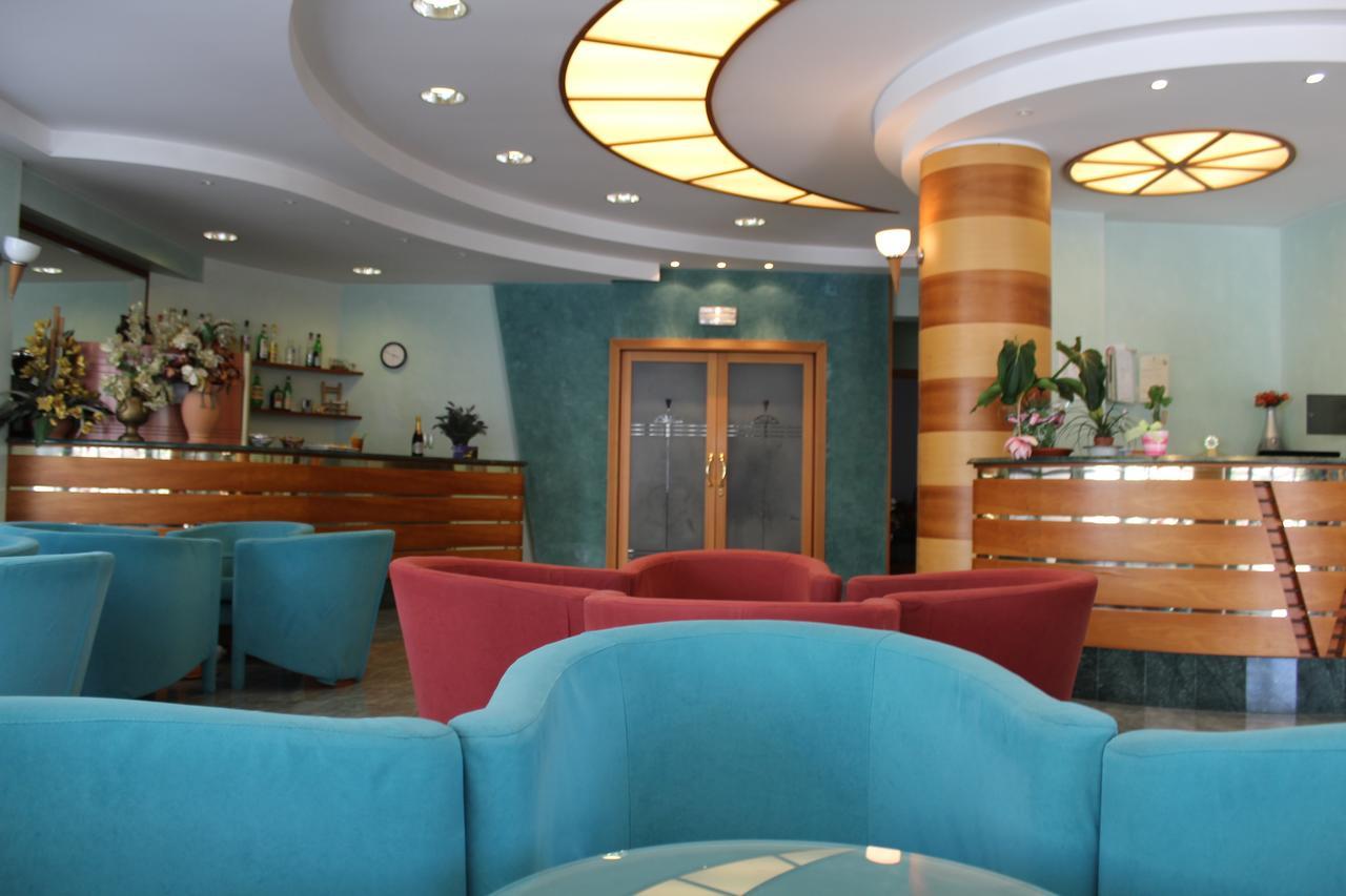 Hotel American Белариа-Игеа Марина Екстериор снимка