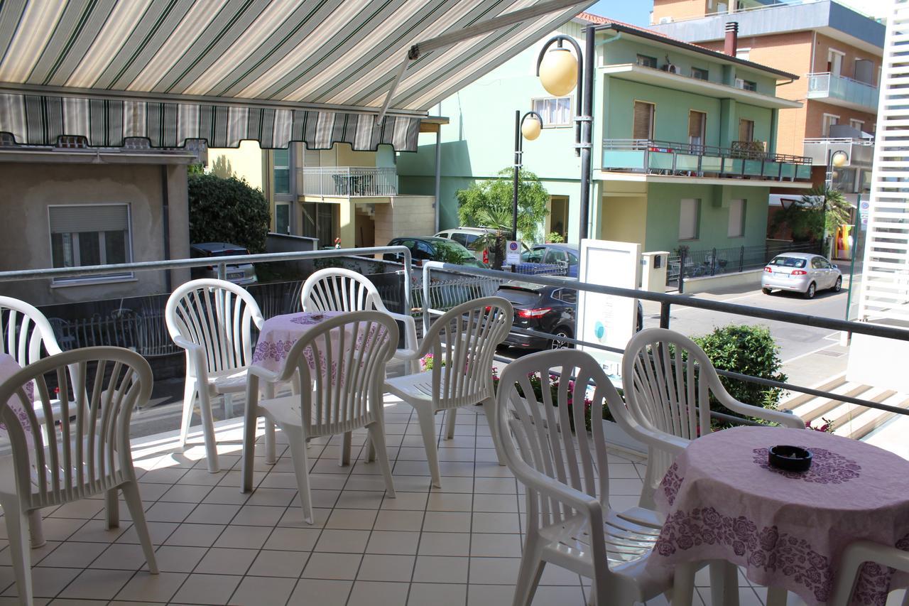 Hotel American Белариа-Игеа Марина Екстериор снимка